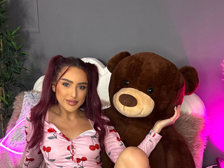 Me, my teddy bear, and a vibe you won’t forget 🧸✨