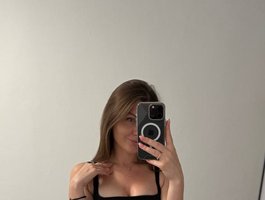 Watch BeccaJoy live on cam on BongaCams