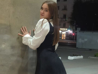 Ur baby gitl here for u