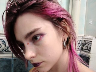 My Age Is 19 Years Old, I Am Named SophieHard! A Camwhoring Cute Hottie Is What I Am