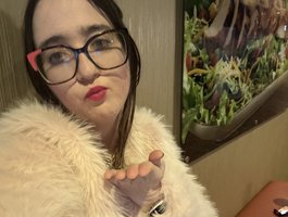 Watch LadyWeavile live on cam on BongaCams