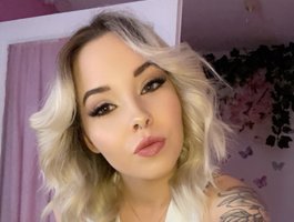 AnabelMoon live cam model at BongaCams