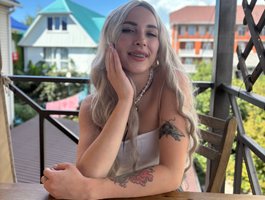 MiloNani live cam model at BongaCams