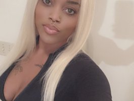 Watch Alimonroe live on cam on BongaCams