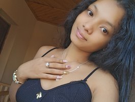 Watch Jennifer77 live on cam on BongaCams