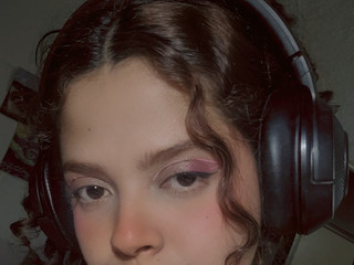 Sweet looks, naughty vibes