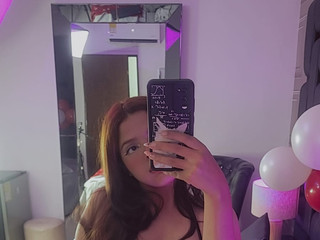 Cute curves, sexy mood