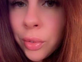 AprilWow live cam model at BongaCams