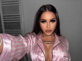 Watch NaomyBlackBarbie live on cam on BongaCams