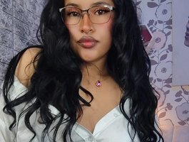 Kassandraa---- live cam model at BongaCams