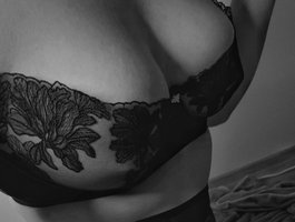 Watch velvet2219 live on cam on BongaCams
