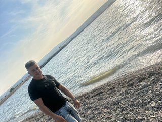 My Name Is Eduardosrn! I Am A Brunette