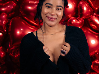 Kisses & Secrets ❤️