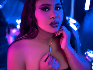 13️⃣ Kiss Me Slowly 💄💋