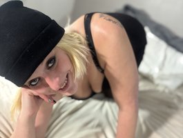 Webcam model BOOBOOKITTYFUXX from BongaCams