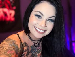Watch LilithKnight live on cam on BongaCams