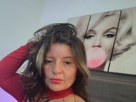 Watch DeboraCienfuegos25 live on cam on BongaCams