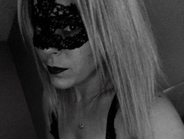 Watch Infirmieresucree live on cam on BongaCams