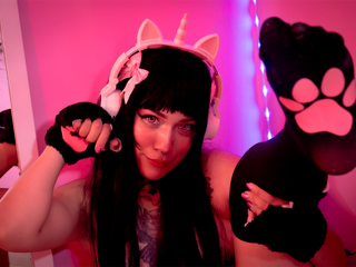 Purr… Naughty Kitty 🐾💗