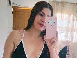 Watch Bratzhot live on cam on BongaCams