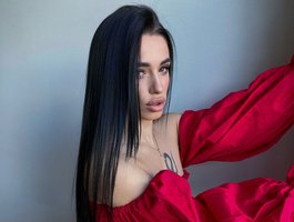 Watch EvaMelnik live on cam on BongaCams