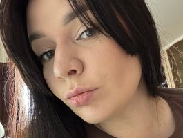 Watch HEllMooRa live on cam on BongaCams