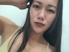 Watch Kiana11 live on cam on BongaCams