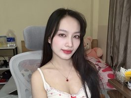 Watch LindaBaby999 live on cam on BongaCams