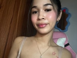 Watch  hotleigh live on BongaCams