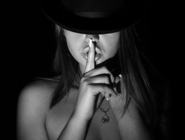 Watch Nellycomm live on cam on BongaCams