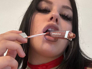 I apply lipstick to myself.