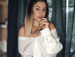 Watch 19Vika96 live on cam on BongaCams
