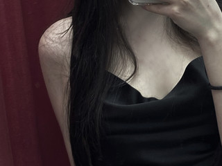 Стою красивая