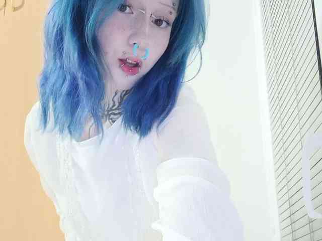 YoungAlice1