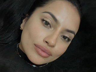 For looks that know 💜