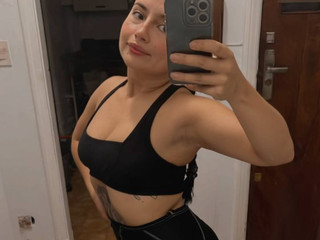 There are silences that scream desire 💜