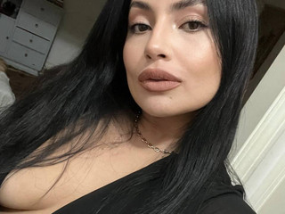 Sometimes less clothes say more 💜