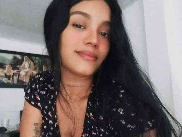 curvybrunnete