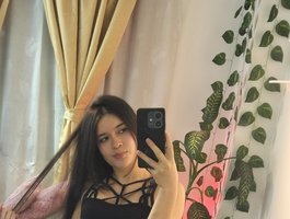 Webcam model Sofiii-Blliss from BongaCams