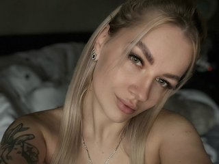 I'm A Live Chat Graceful Chick, My Name Is Whitehex666! I'm 25 Years Old