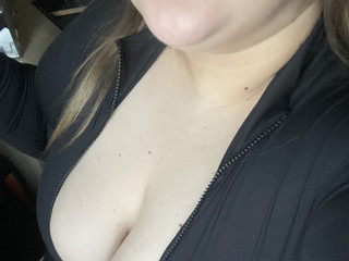 Сисьски в тесной кофте / Tits in a tight sweater 