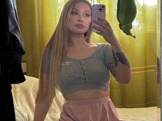 I Am A Blonde And My Name Is Ayulychee, A Cam Good-looking Bimbo Is What I Am