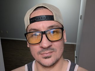 I'm 27 Years Old And I Am From Houston! I Am A Brunette