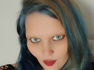 Photo 4 of OneSexyQueen