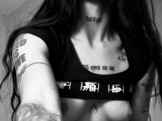 \(♥̃ ᴗ♥̃)/