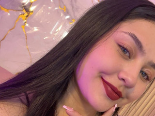 Would you let me kiss you with my red lips? ❤️