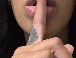 LexBright, female webcam model, 31 years old, on live webcam