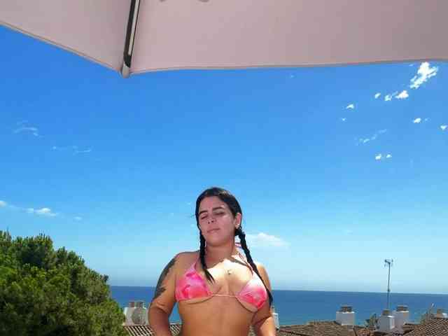Curvyandthick