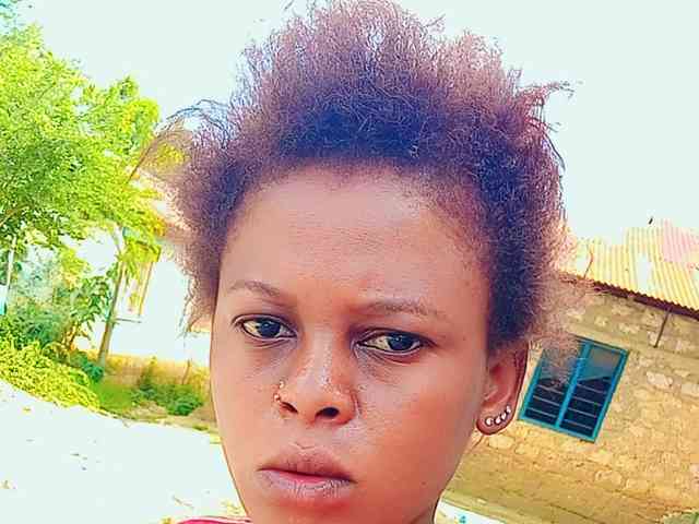 Prettyebony3