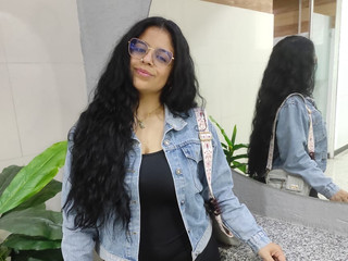 Alessa with clothes 😍